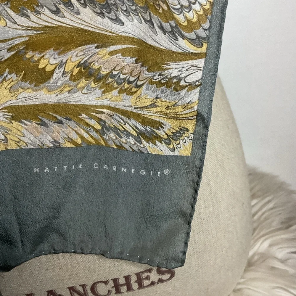 Hattie Carnegie soft Earthy tones patterned scarf